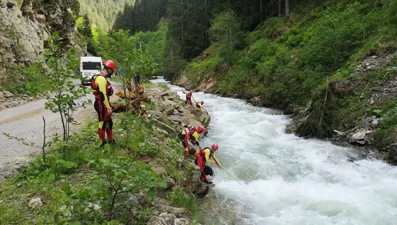 Trabzon'da Dereye Düşen Çocuğun Aranması: Babası Hakkında Adli Kontrol Kararı Alındı
