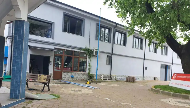 Tabela Takarken 3 Metre Yükseklikten Düşen İşçi Sağlık Ocağında Tedavi Altına Alındı