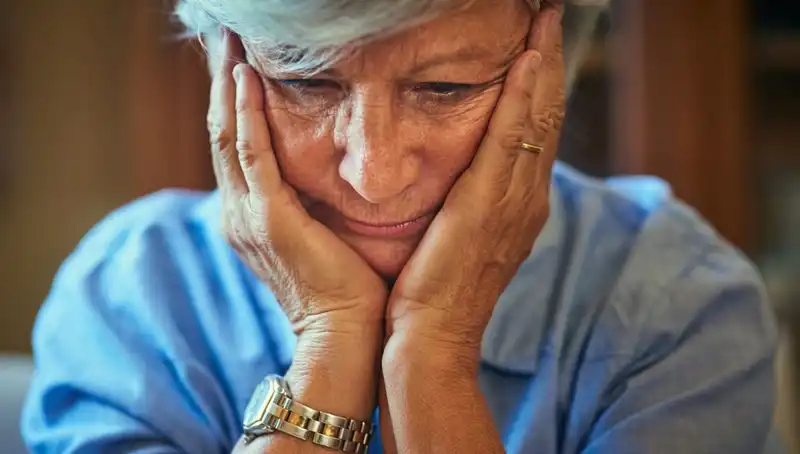 40'lı Yaşlarda Alzheimer: Stresle Karıştırılan Erken Belirtiler ve Dikkat Edilmesi Gerekenler