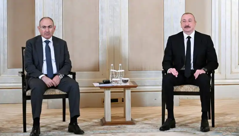 Aliyev ve Paşinyan'ın Abu Dabi Görüşmesi: Barış İçin Yeni Bir Adım