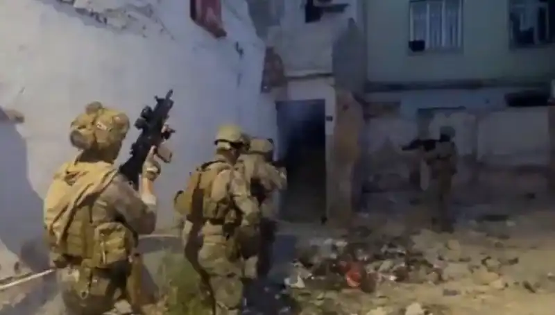 Türkiye'de Dev Uyuşturucu Operasyonu: 75 İlde 2.311 Gözaltı