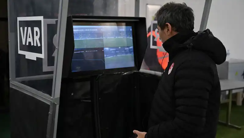 Konyaspor-Galatasaray Maçında VAR Hakemi Kim Olacak? İşte Detaylar!