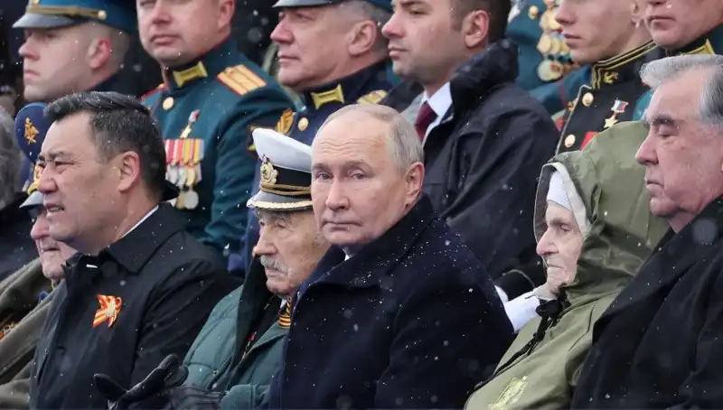 Rus Ordusundan Tarihi Genişleme: Putin'den Stratejik Çağrı
