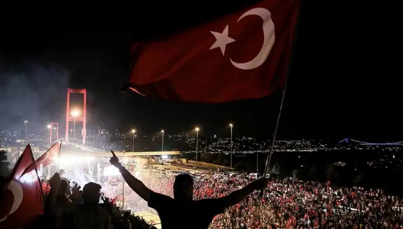 15 Temmuz’un Anısına Külliye’de Unutulmaz Bir Tiyatro Performansı: "En Uzun Gece"