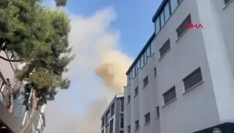 İstanbul'da 4 Katlı İş Merkezinde Yangın: Ekipler Olay Yerinde Canla Başla Mücadele Ediyor