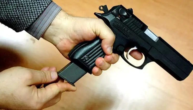 Silahını Kurcalarken Taksit Taksit Gelen Ölüm: Bir Kaza mı, Yoksa Dikkatsizlik mi?