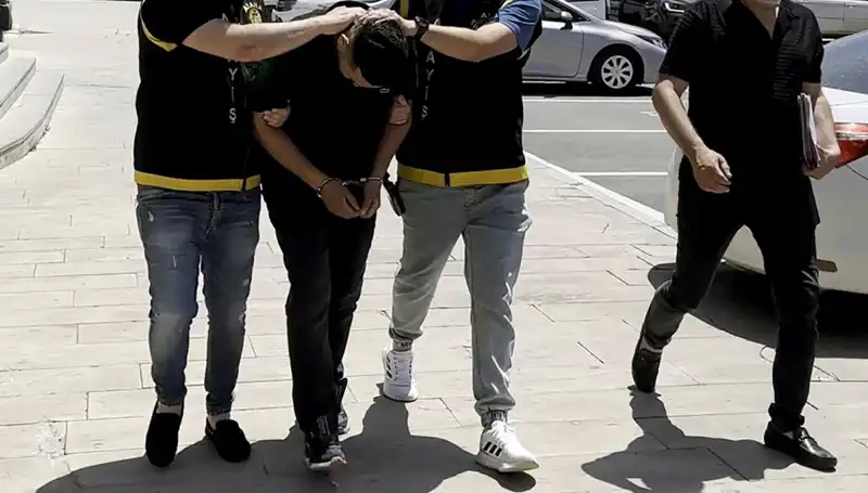 Mezarlıkta Gece Yarısı Hırsızlığı: Suçüstü Yakalanan Zanlı Şaşkınlık Yarattı
