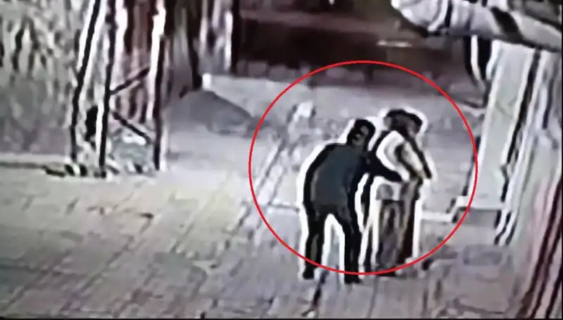 Polisler, Pazarcı ve Simitçi Kılığına Girerek Kapkaççılara Operasyon Düzenledi!