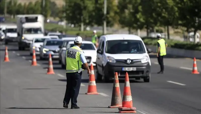 Tünel Kapatan Konvoy, Trafiği Felç Etti: Neyin Peşindeydiler?