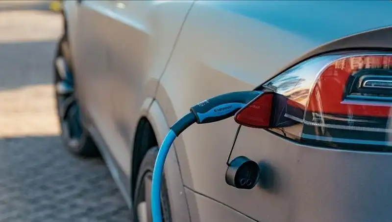 Elektrikli Araç Satışları Düşüşte: Nedenleri ve Geleceği Üzerine Analiz