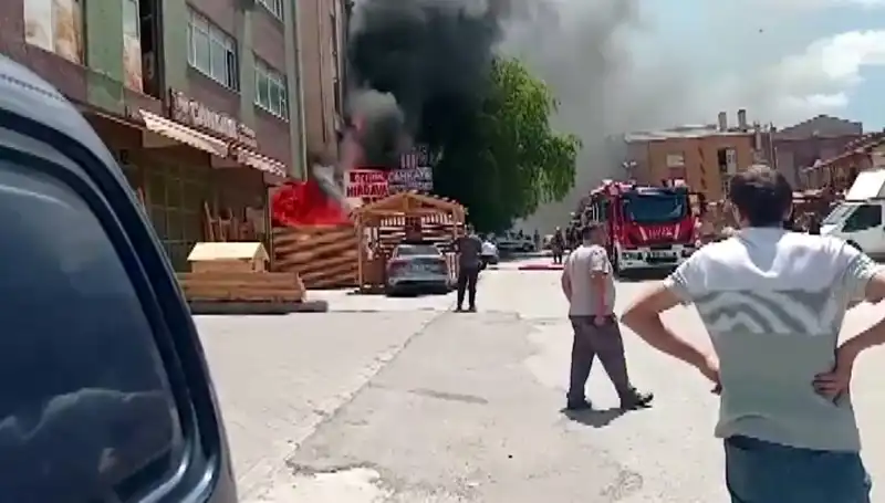 Ankara’da Büyük Yangın: İş Yerleri Küle Döndü, Kentte Panik Hüküm Sürdü