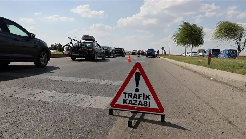 Adana'da Trafik Faciası: Kamyon ve Otomobil Çarpıştı, 1 Ölü 1 Yaralı