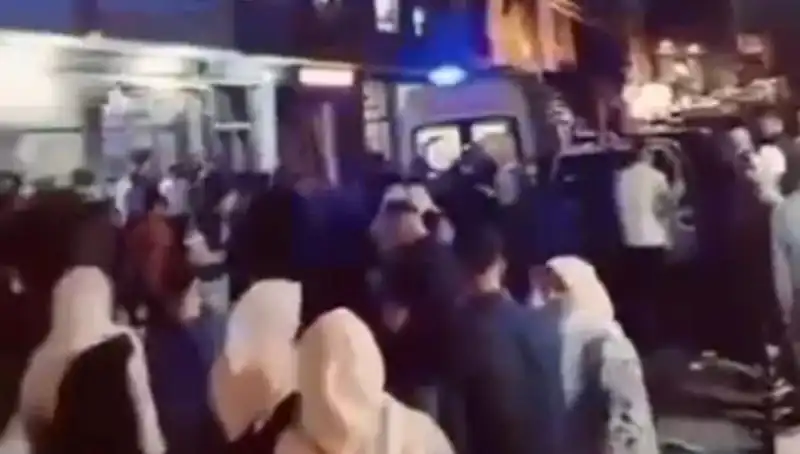 14 Yaşındaki Kader Balkondan Düşerek Ağır Yaralandı: Aile ve Mahalle Şokta!
