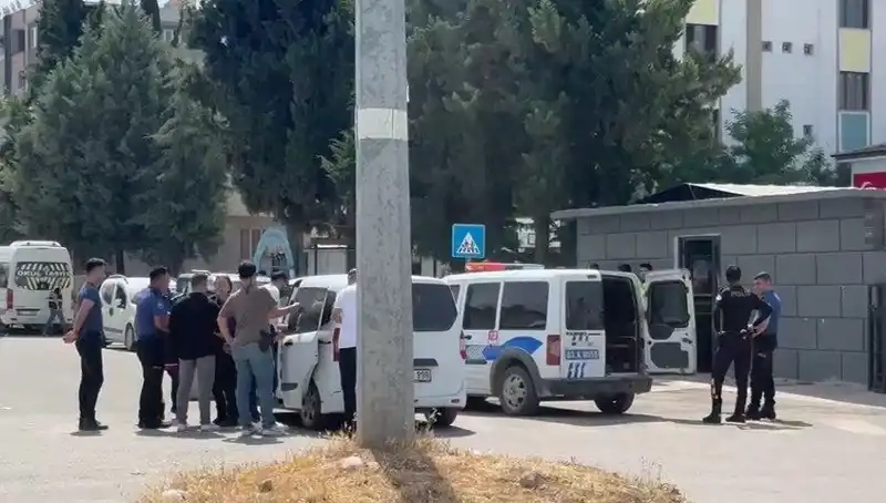 Adliye Önünde Aileler Arasında Korkunç Kavga: 5 Yaralı, 7 Gözaltı