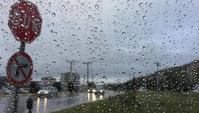 Meteorolojiden Kapsamlı Uyarı: 20 İlde Sıcaklık Düşüşü ve Sağanak Yağış Bekleniyor