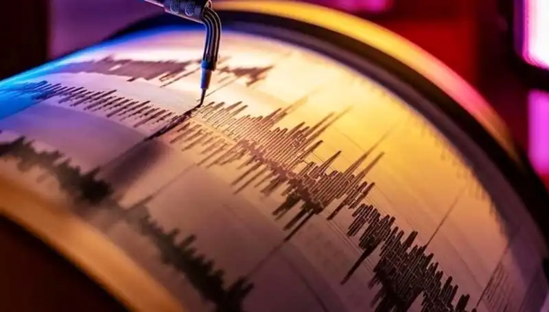 Kütahya'da 3,5 Büyüklüğünde Deprem: Bölge Halkı Panik İle Sokaklara Döküldü
