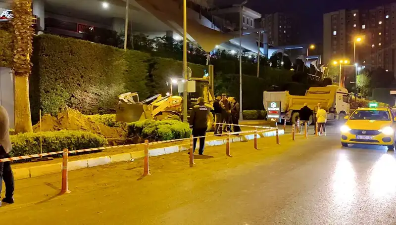 Küçükçekmece'de Doğal Gaz Borusu Patladı, Panik Ortamı Yarattı!