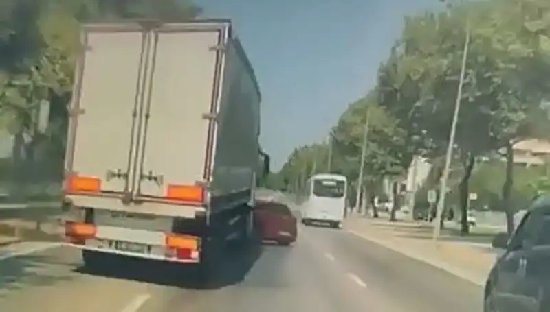 Bursa'da Kör Nokta Kazası: Görünmeyen Tehlikeler Sürücüleri Korkutuyor