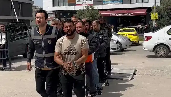 Edirne'de Eş Zamanlı Operasyon: Yedi Firari Yakalandı