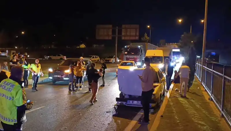 Otoyolda Dikkatsizlik Faciaya Neden Oldu: İkisi Çocuk Dört Yaralı
