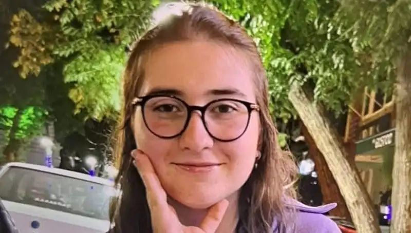 Çanakkale'de Kaybolan Lise Öğrencisi Ayşegül'ün Gizemi Çözülmeyi Bekliyor