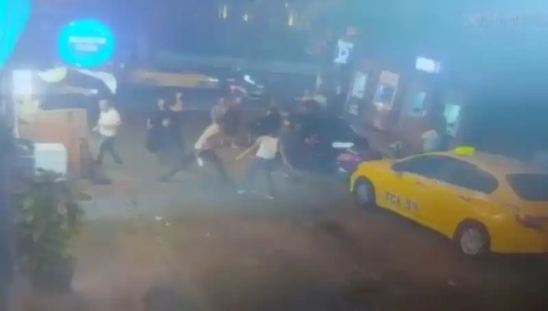 Beyoğlu'nda Dikkat Çeken Kavga: Eli Kolu Kanlı Olayın Perde Arkası
