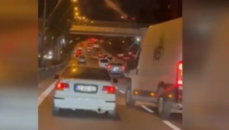 Tuzla'da Makas Terörü: Sürücünün İfadesi Geçici Olarak Serbest Bırakıldı!