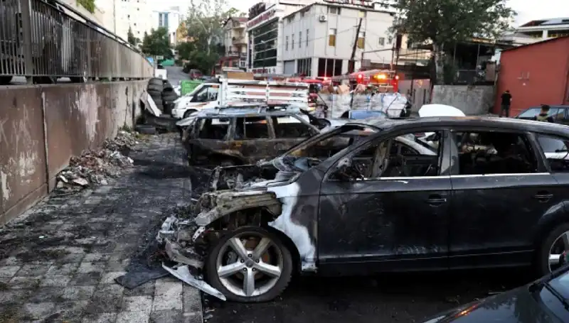 Sanayide Tamir Bekleyen Araçlar Alev Alev Yandı: Neden ve Sonuçları