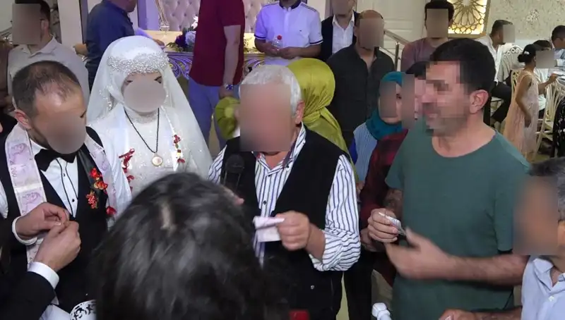 Davetsiz Düğüne Gizlice Katılan Hırsızlık Hikayesi