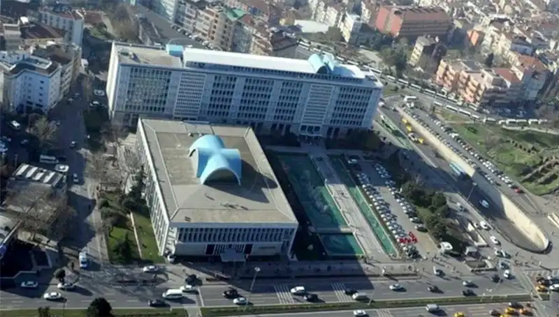 İstanbul Büyükşehir Belediyesi'nde Soruşturmanın Gölgesindeki Enderun WhatsApp Grubu Mesajları