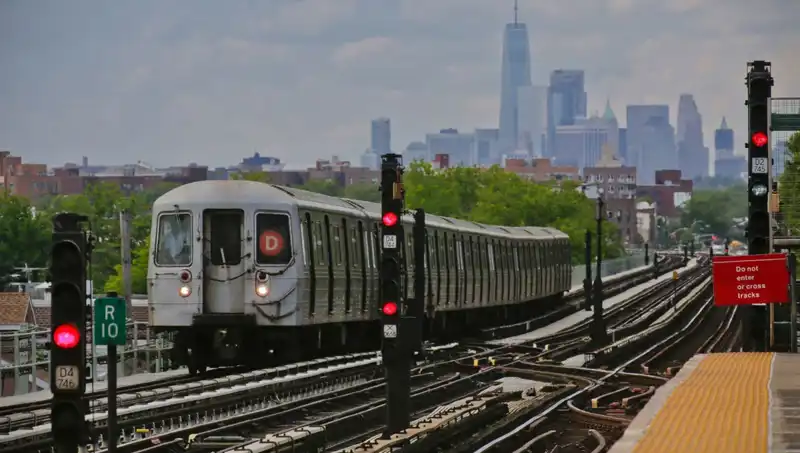 İçinde Bulunduğumuz Çağda Gençlerin Tehlikeli Eğlencesi: "Metro Sörfü"