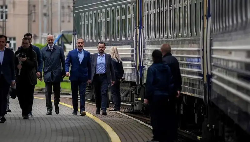 Dışişleri Bakanı Fidan'ın Ukrayna Ziyareti: Diplomasi Yolunda Önemli Adımlar