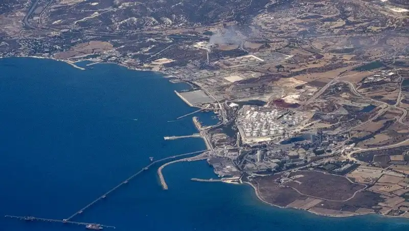 ABD Gemi Konvoyu İsrail'e Silah Taşıyor: Limasol Durağı ve Stratejik Önemi