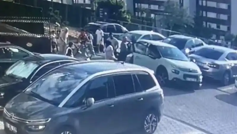 Eşini ve Yakınlarını Arabayla Ezdi: Olayın Ardındaki Gizem