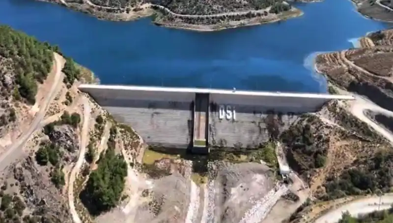 Çeşme'de Su Kesintileri Tarihe Karışıyor: Yeni Projeler Başlıyor!