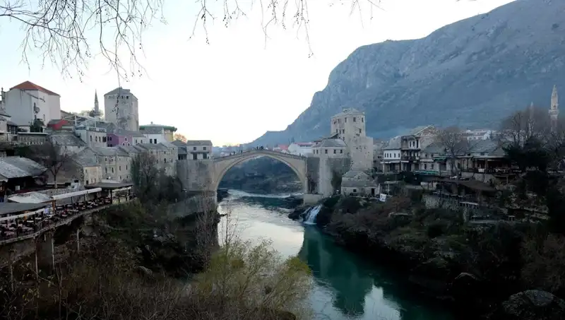 ** Mostar’da Kayıp Türkler Facianın Eşiğinden Döndü: Hayat Mücadelesi!**