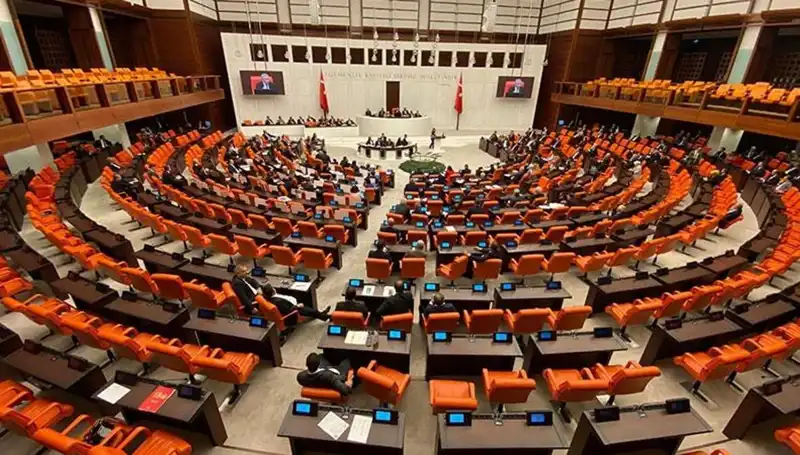 Emekli İkramiyesi 4 Bin TL Olacak: TBMM'de İlk Adım Atıldı
