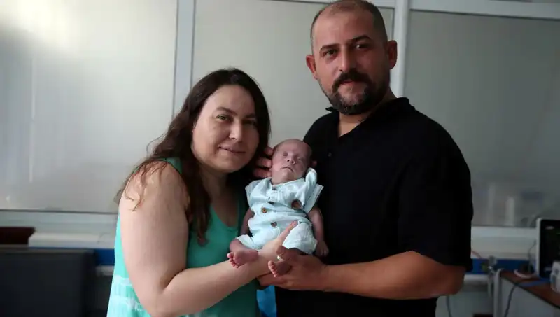 800 Gram Doğdu, Hayatı İçin 4 Ay Mücadele Verdi: 5 Aylık Bebek Annesini Sevindiriyor