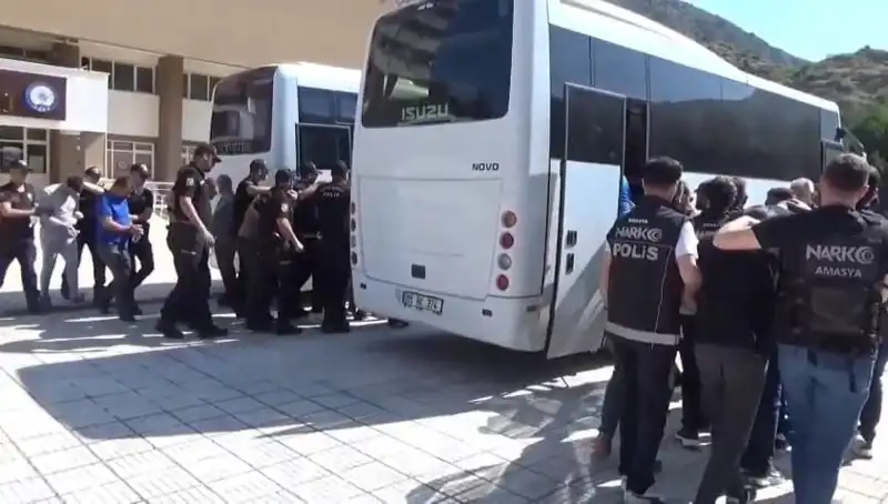 Amasya'da Uyuşturucu Şebekesine Büyük Darbe: 13 Kişi Tutuklandı