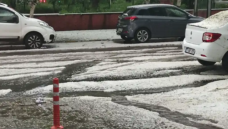 Ardahan'daki Dolu Felaketi: Şehri Beyazı Sararken Geçen Yazın İzleri Kayboldu