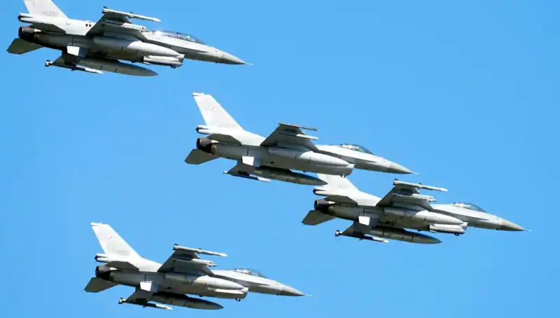 ABD, Ukraynalı Pilotlar İçin F-16 Eğitim Programına 310 Milyon Dolar Ayırdı