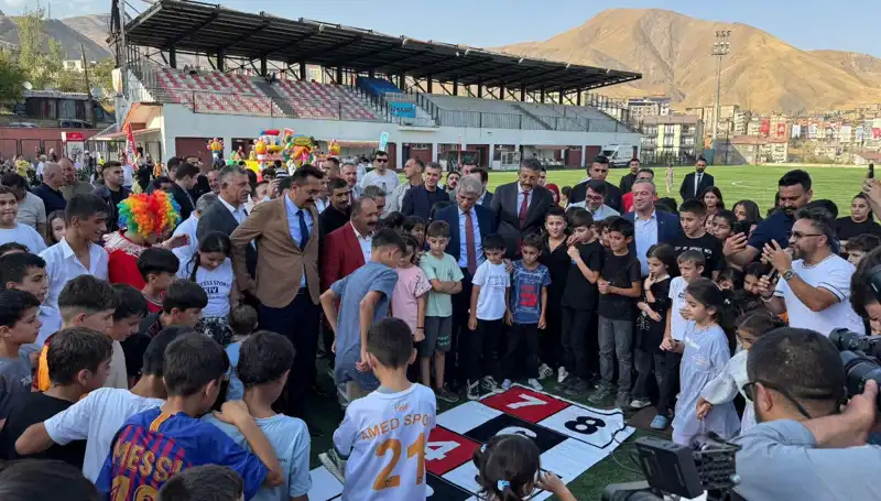 Hakkari’de Anadolu Şenliği: Kültür ve Coşku Bir Araya Geldi