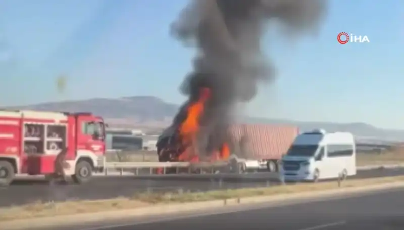 Ankara'da TIR Kazası: Alev Alev Yanan Araçta Neler Oldu?
