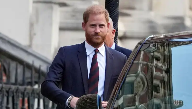 Prens Harry’den Aileyi Bir Araya Getirme Çabası: Barış Mesajı